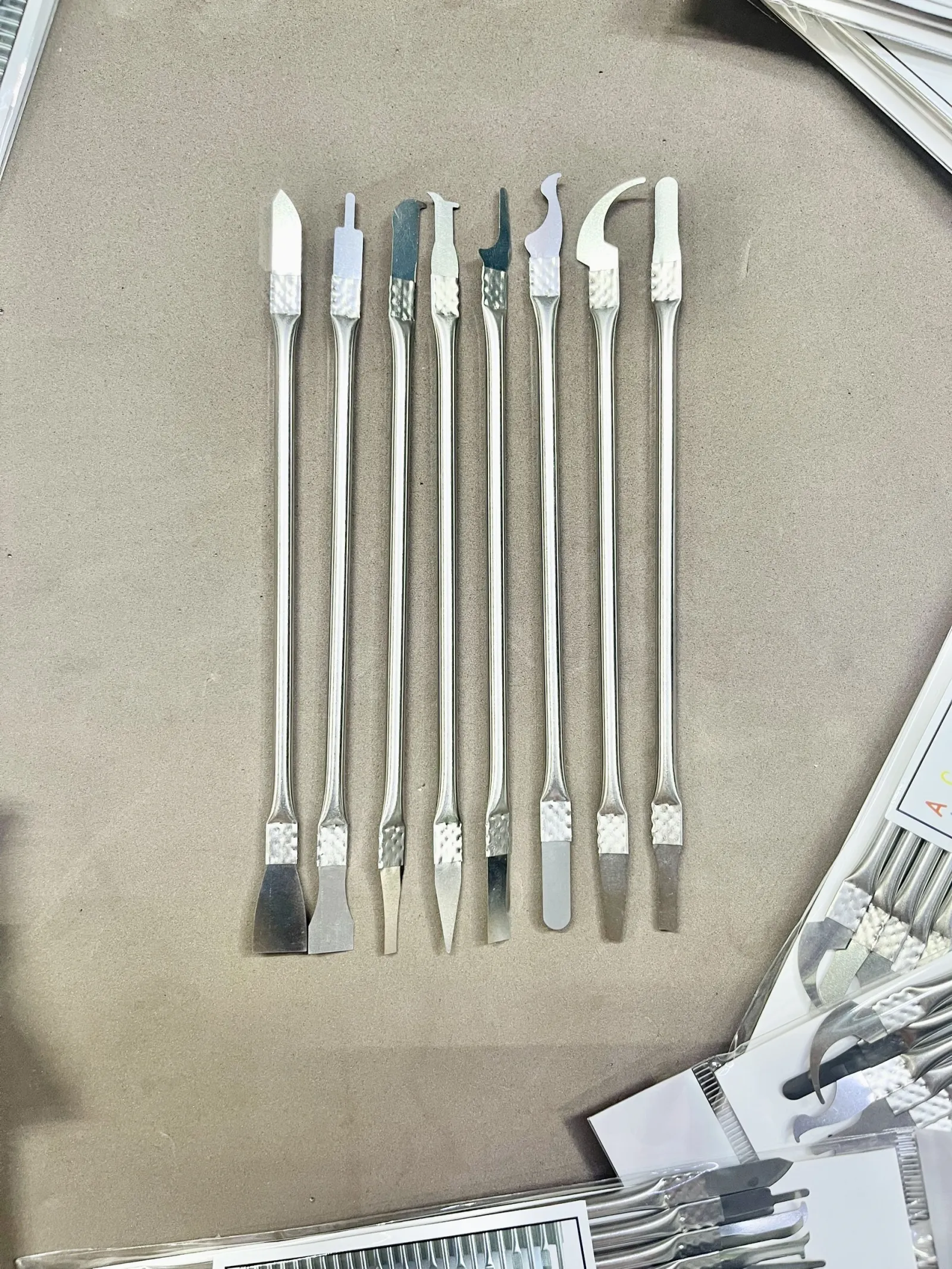 Dao lấy tem 16 lưỡi