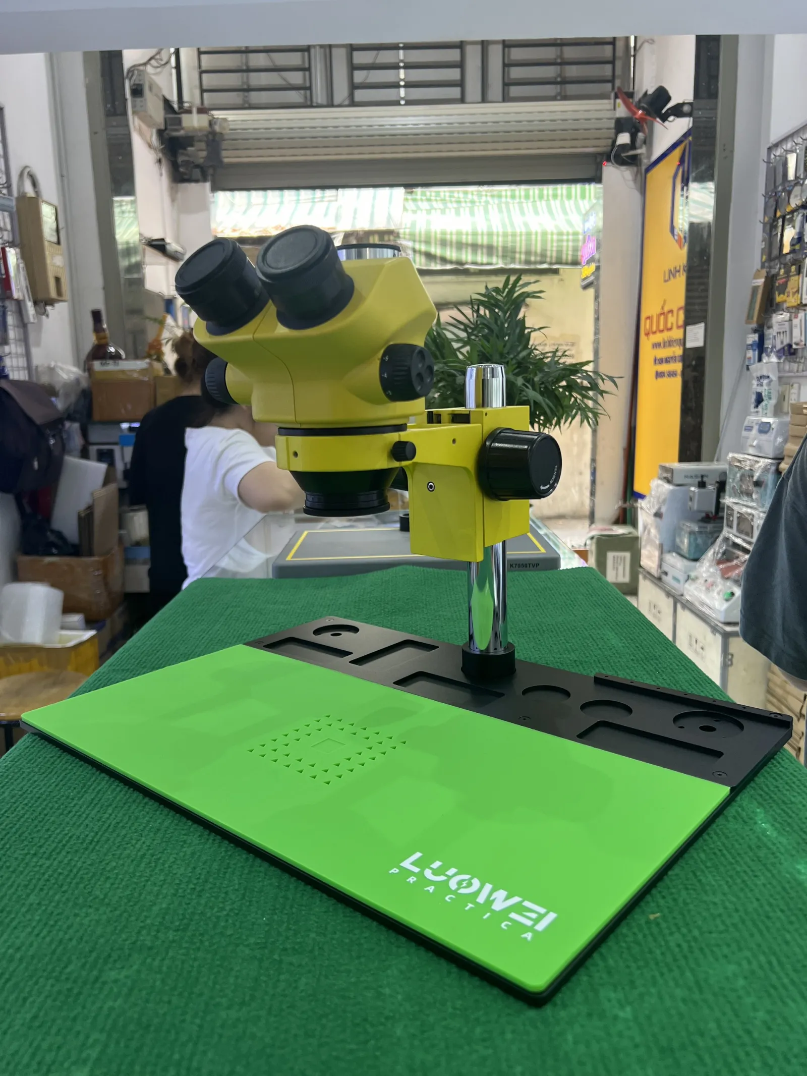 Đế nhôm gắn kính hiển vi Luowei LW-M1