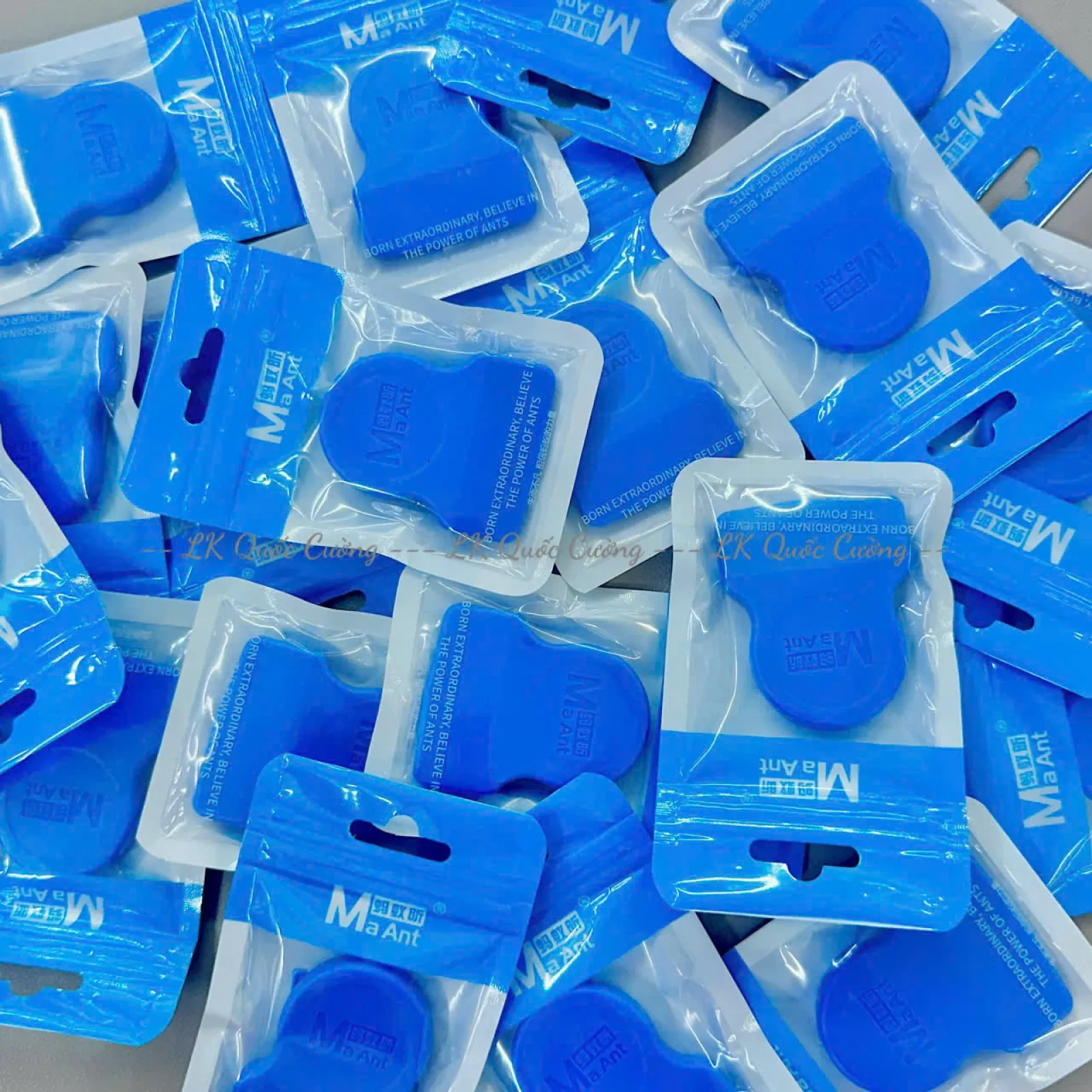 Dụng cụ kẹp dao lam MaAnt M067