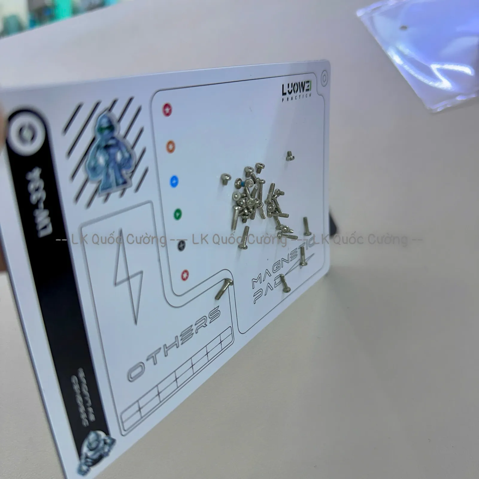 Khay nam châm đựng ốc Luowei LW-334