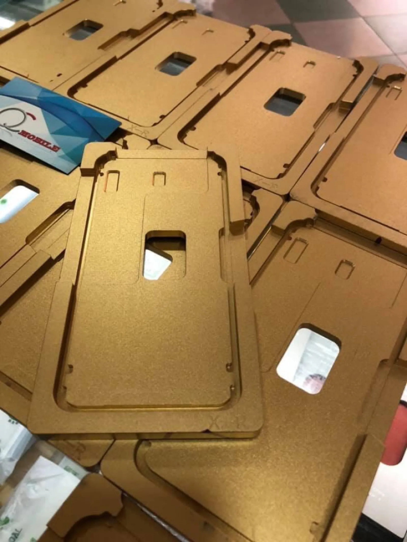 Khuôn Ép Kính Liền Ron XR