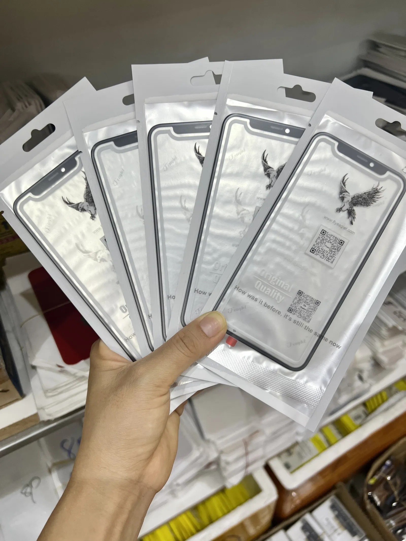 Kính 11Pro Đại Bàng có keo