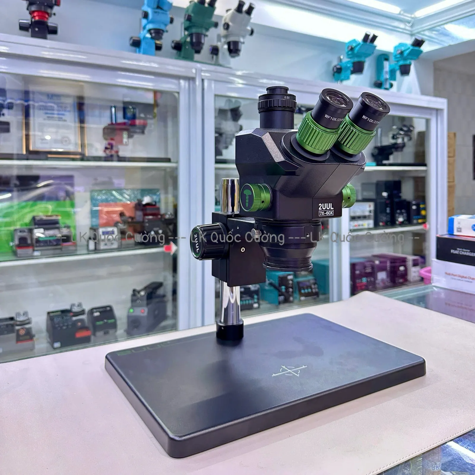 Kính hiển vi 3 mắt 2UUL 7060