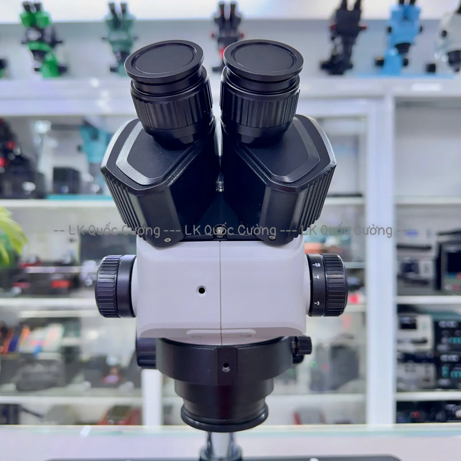 Kính hiển vi 3 mắt Kaisi 6558