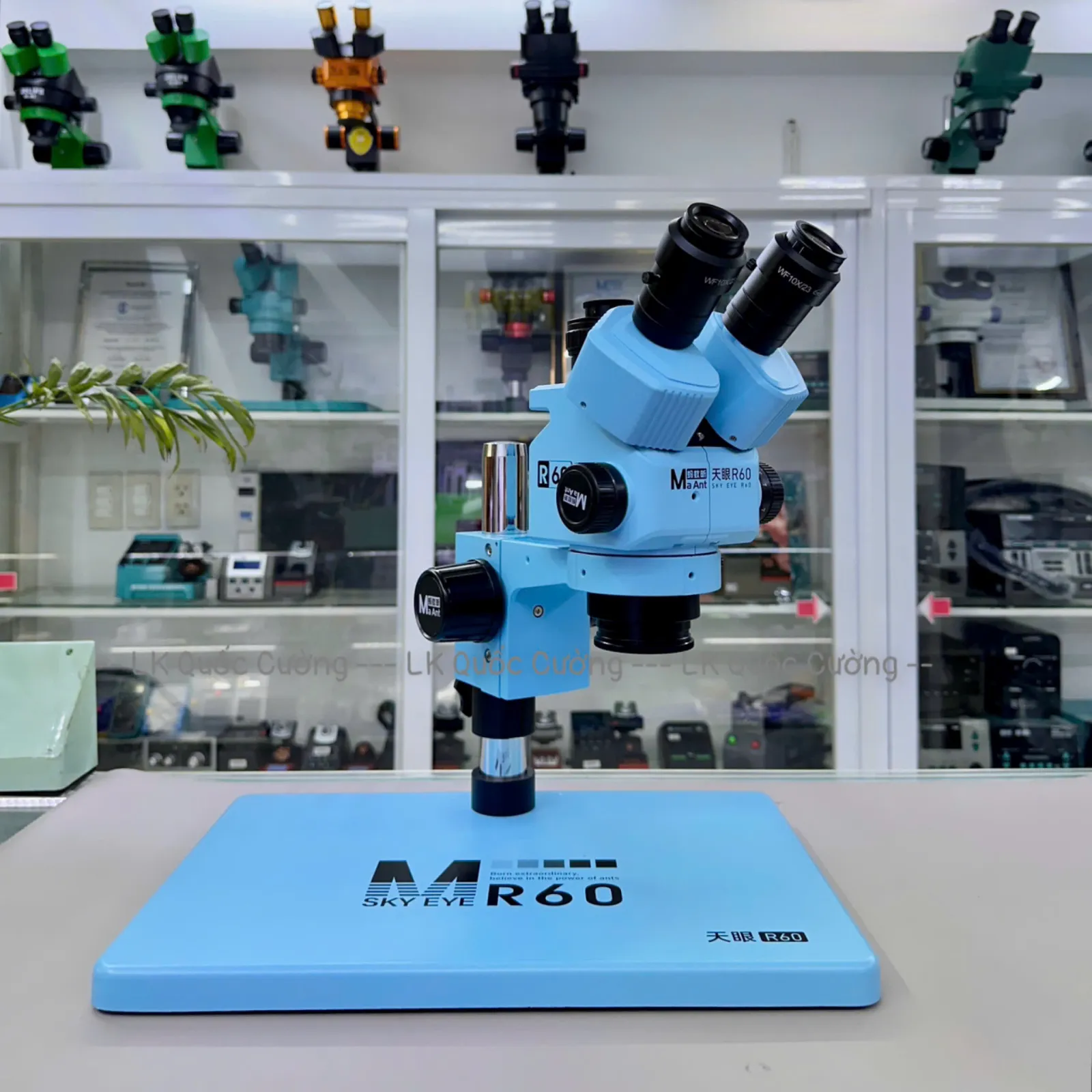 Kính hiển vi 3 mắt MaAnt R60