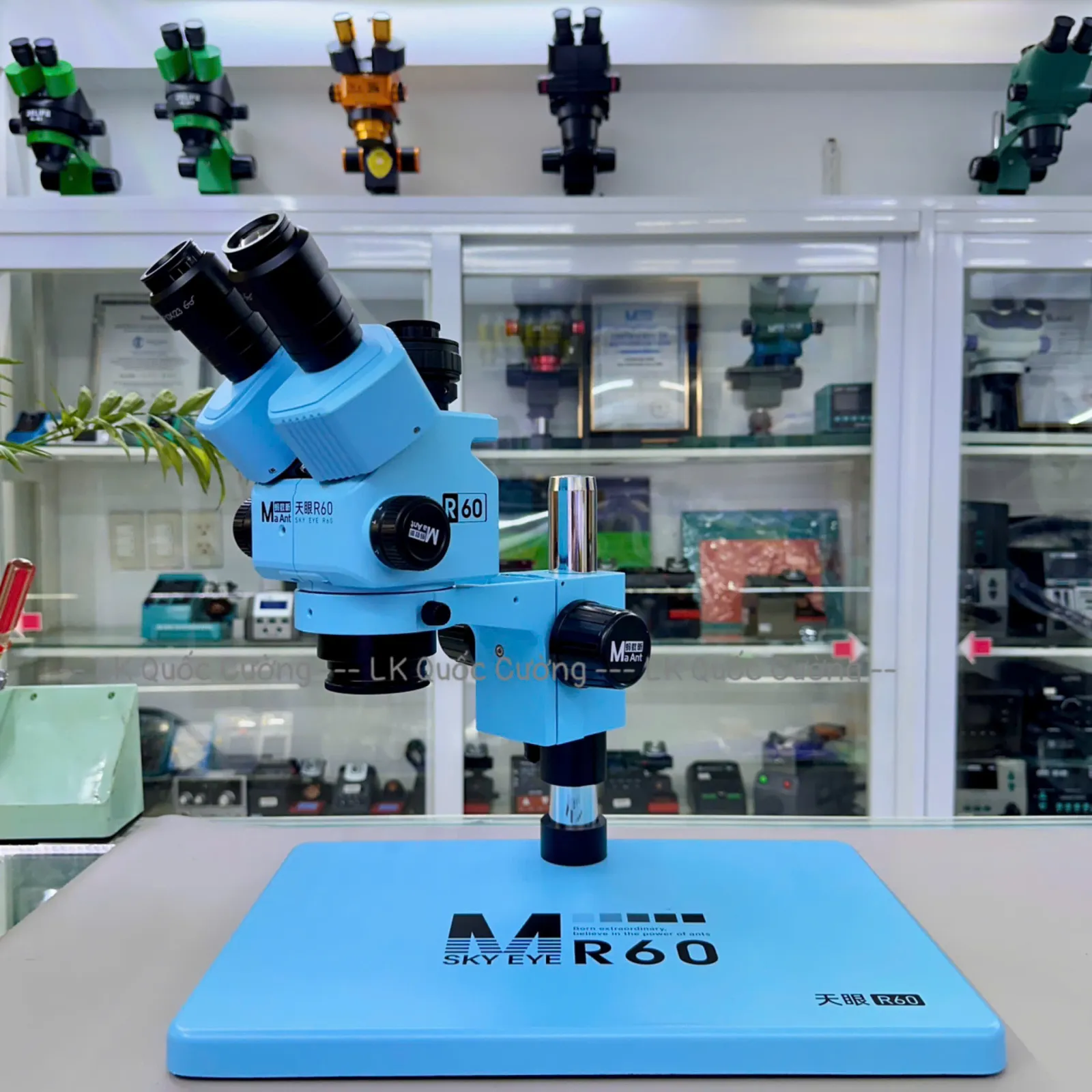 Kính hiển vi 3 mắt MaAnt R60