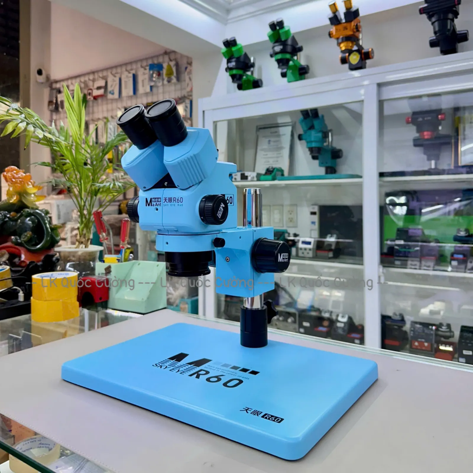 Kính hiển vi 3 mắt MaAnt R60