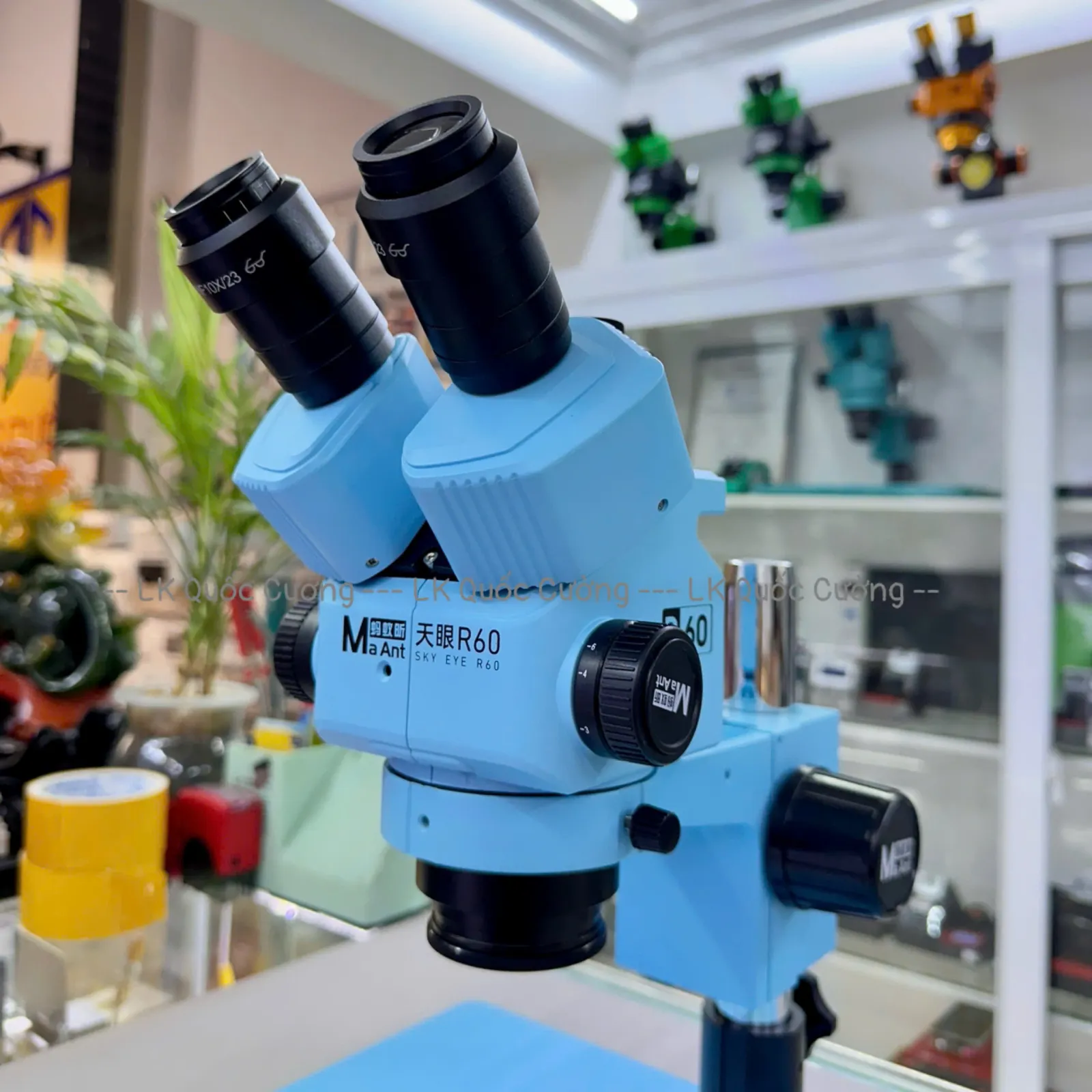 Kính hiển vi 3 mắt MaAnt R60