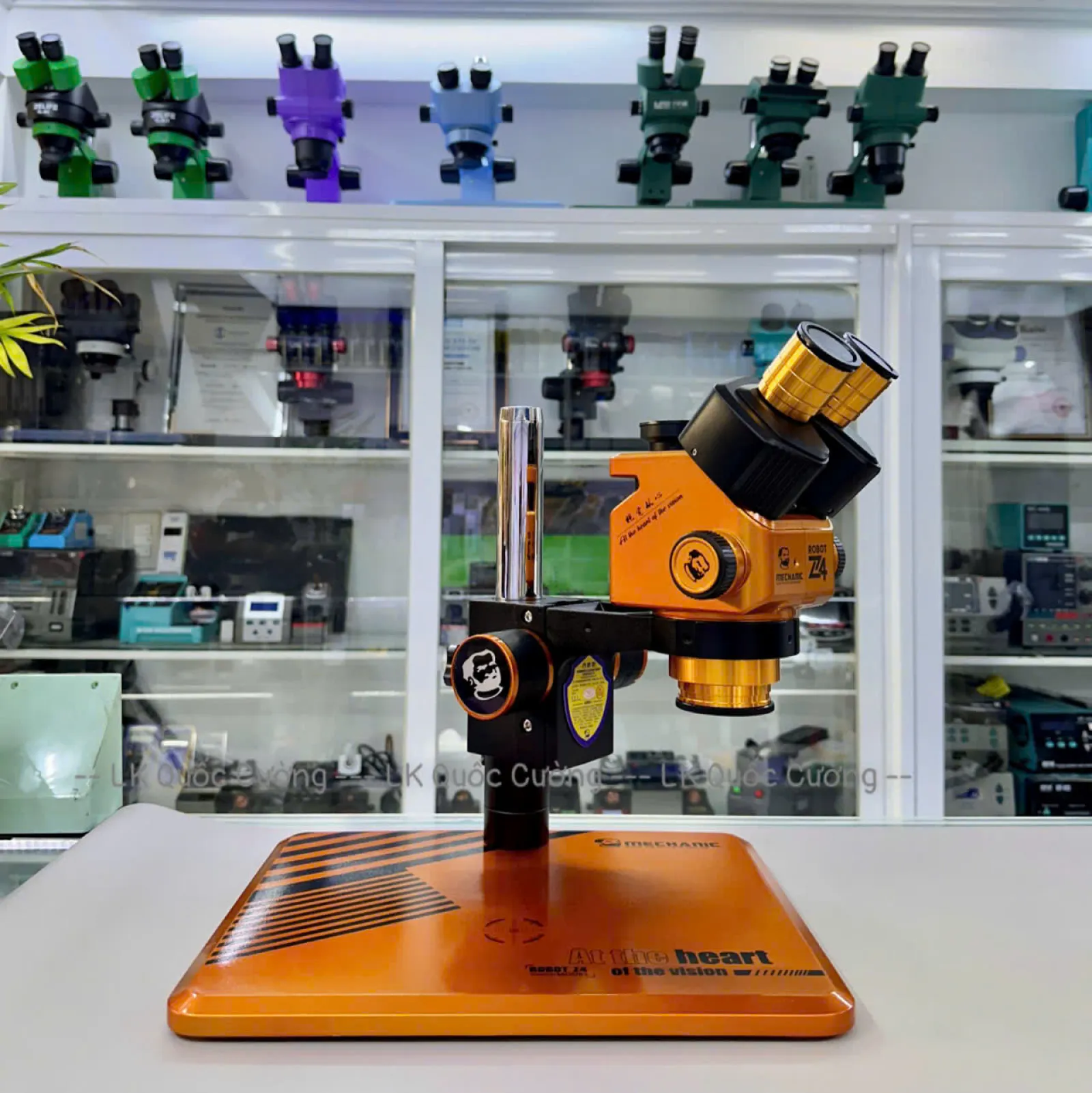 Kính hiển vi 3 mắt Mechanic Robo Z4