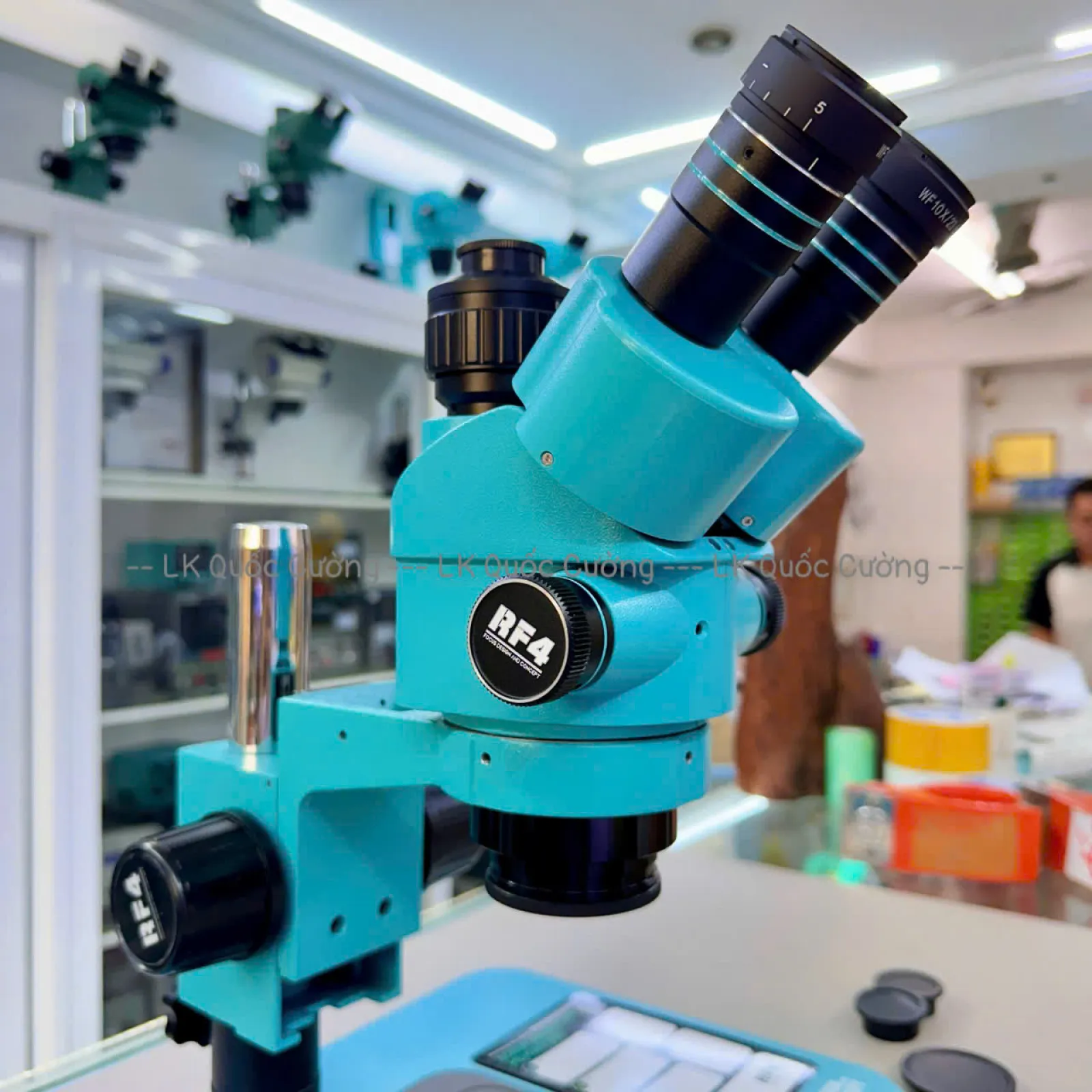 Kính hiển vi 3 mắt RF4 RF-6558Pro