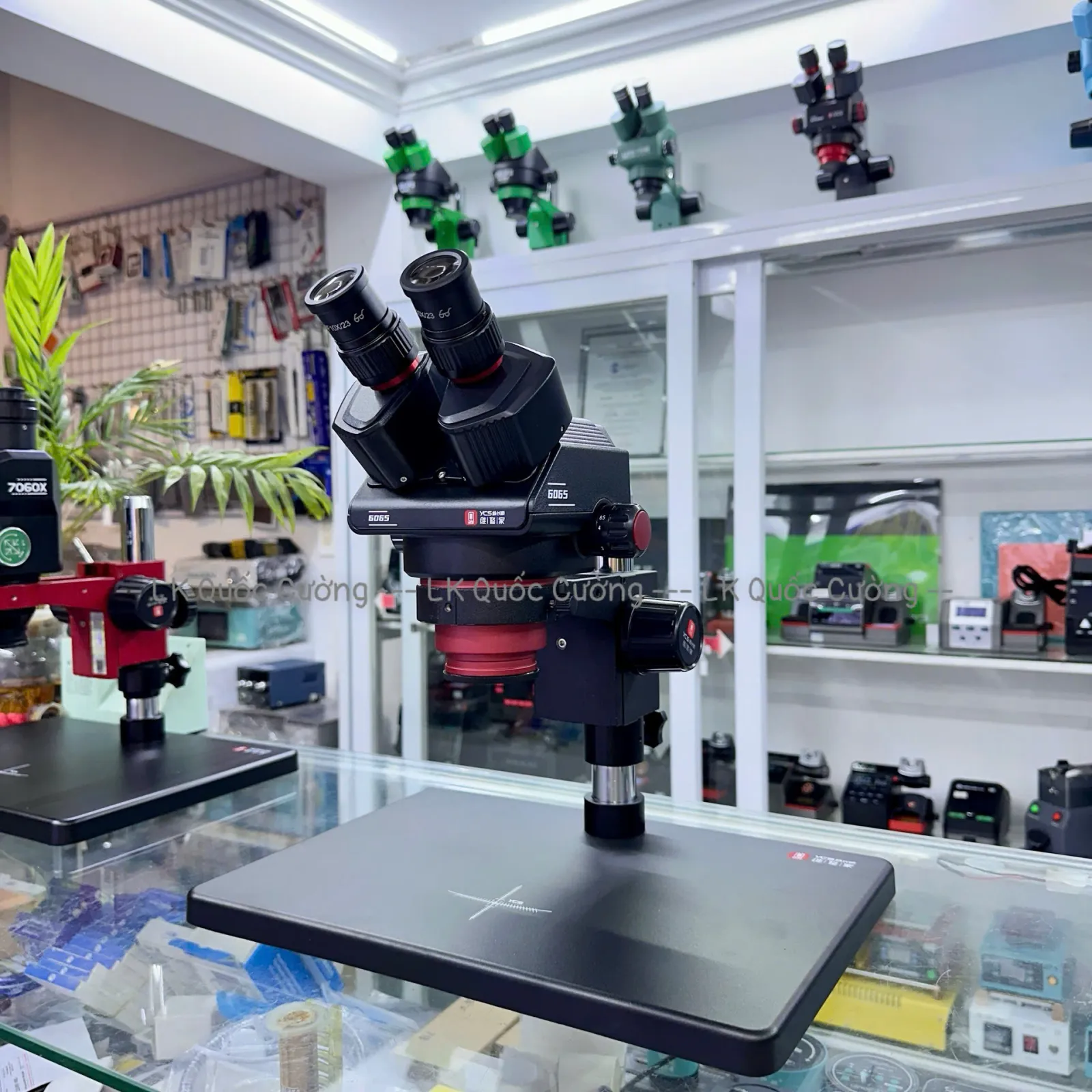 Kính hiển vi 3 mắt YCS 6065/ Zoom 65X