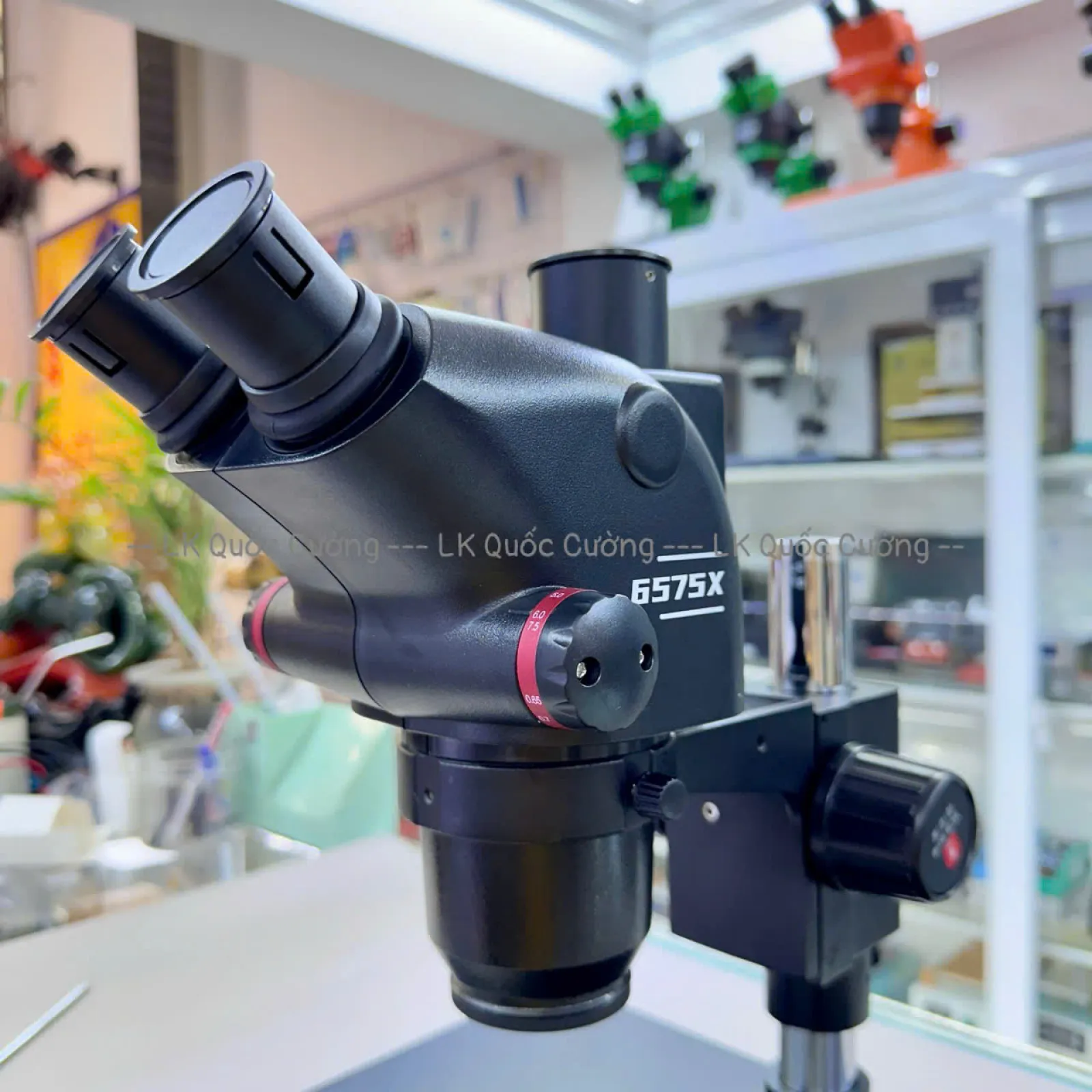 Kính hiển vi 3 mắt YCS 6575X