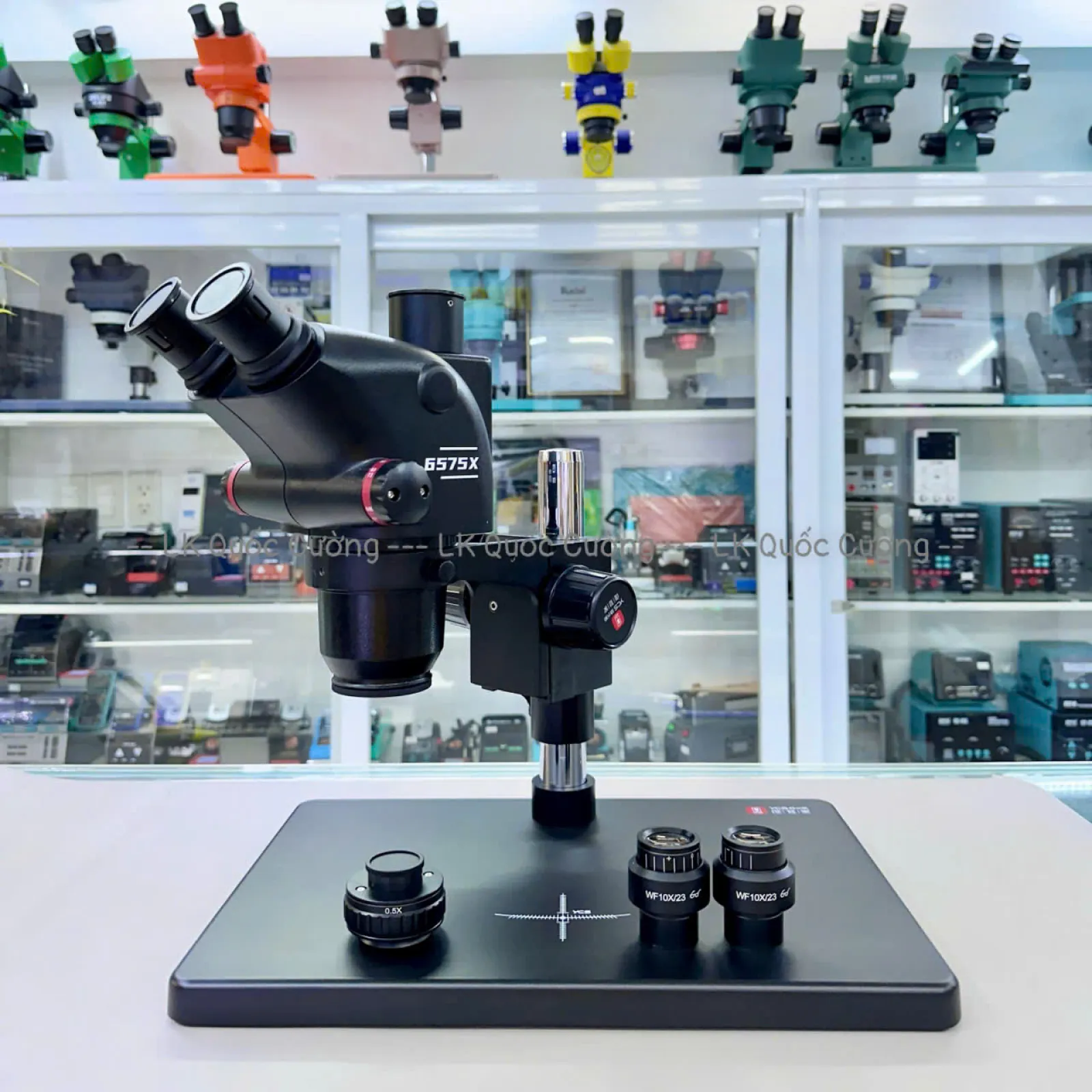 Kính hiển vi 3 mắt YCS 6575X