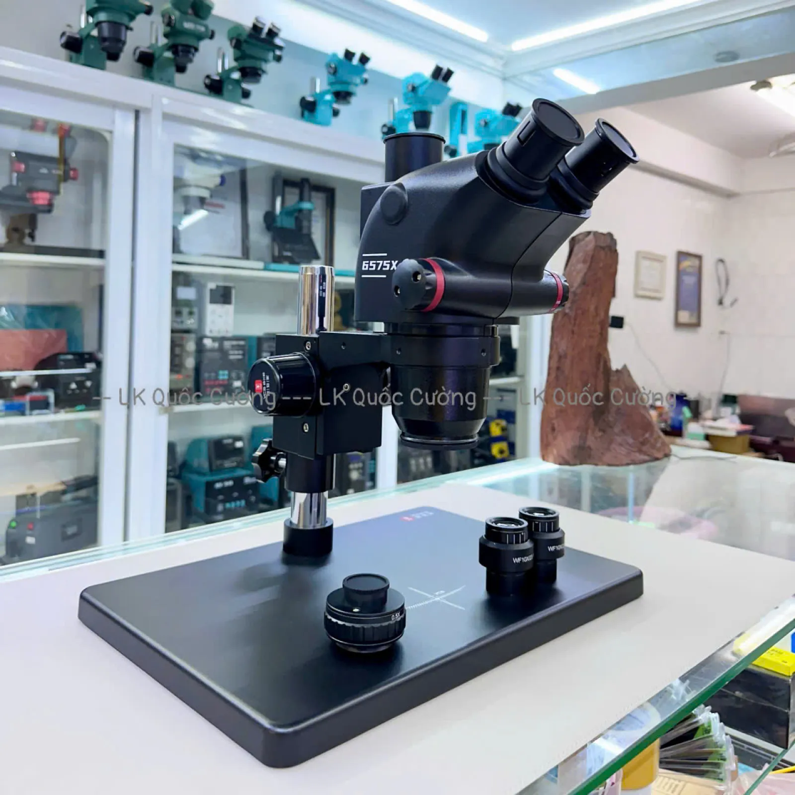 Kính hiển vi 3 mắt YCS 6575X