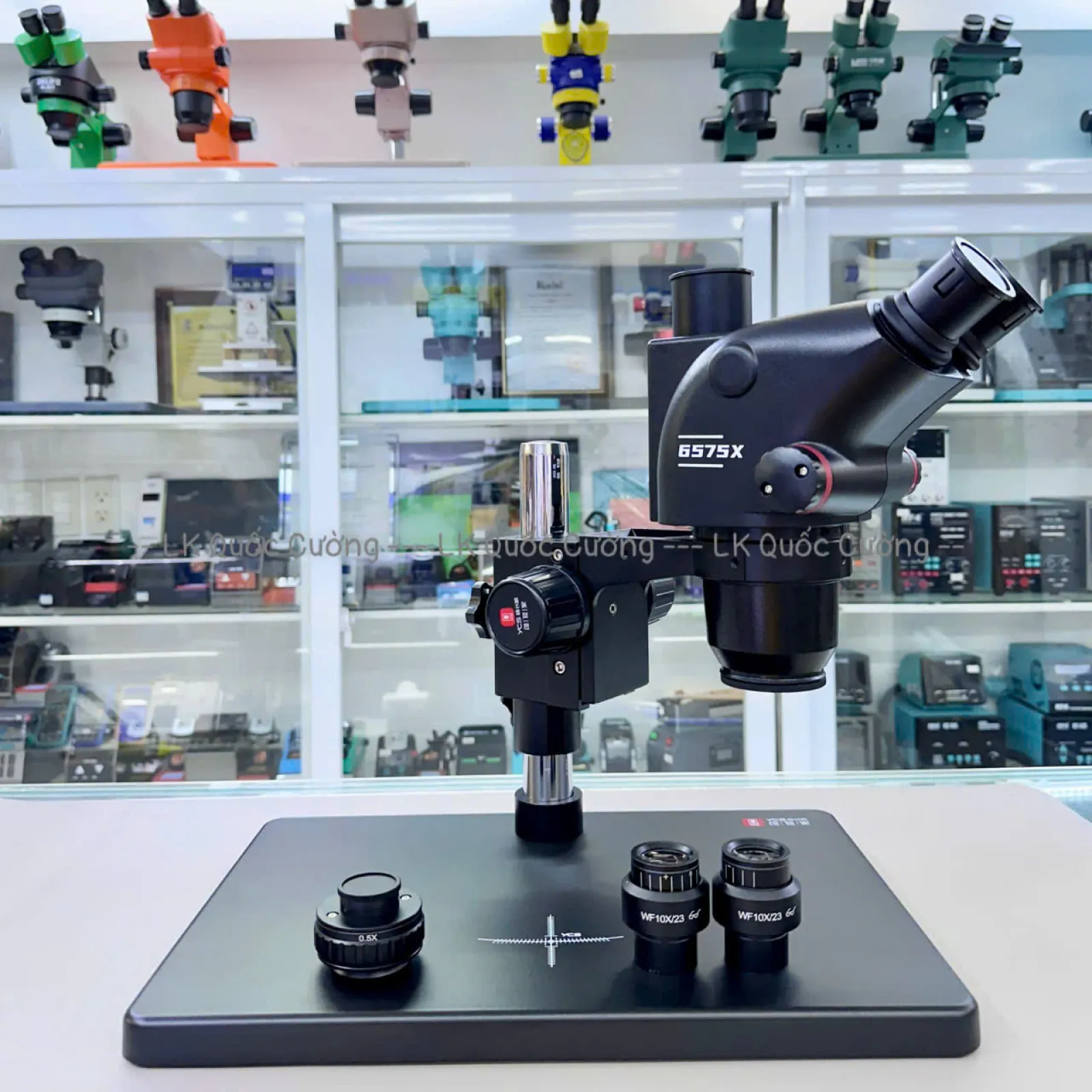 Kính hiển vi 3 mắt YCS 6575X