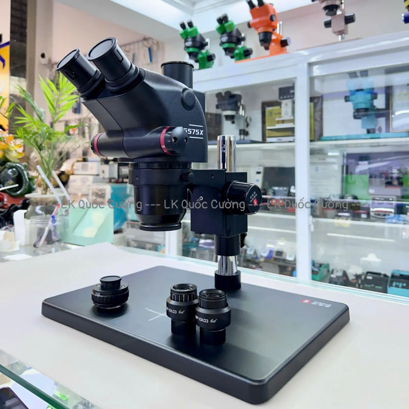 Kính hiển vi 3 mắt YCS 6575X