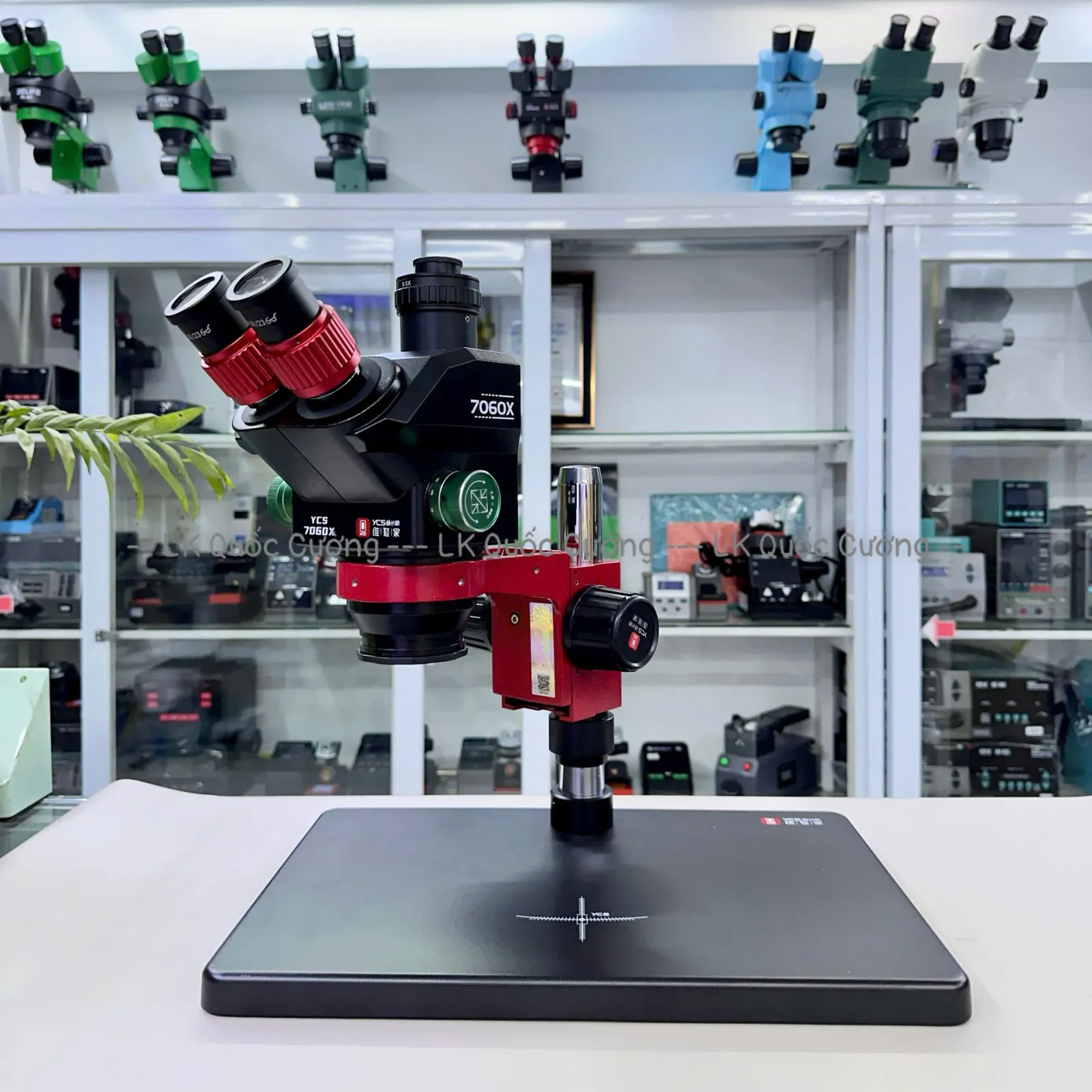 Kính hiển vi 3 mắt YCS 7060/ Zoom 6X