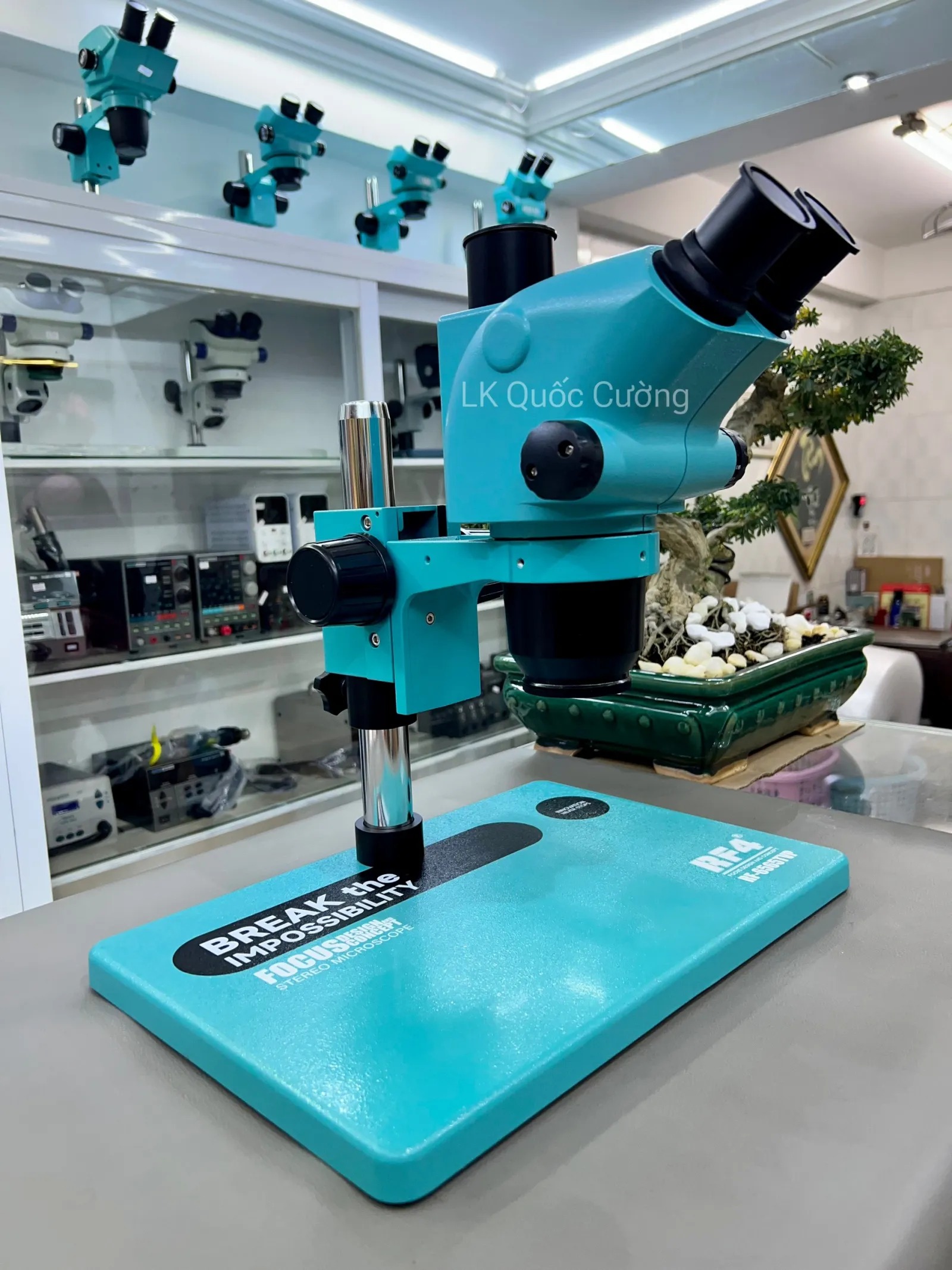 Kính hiển vi RF4 RF-6565TVP