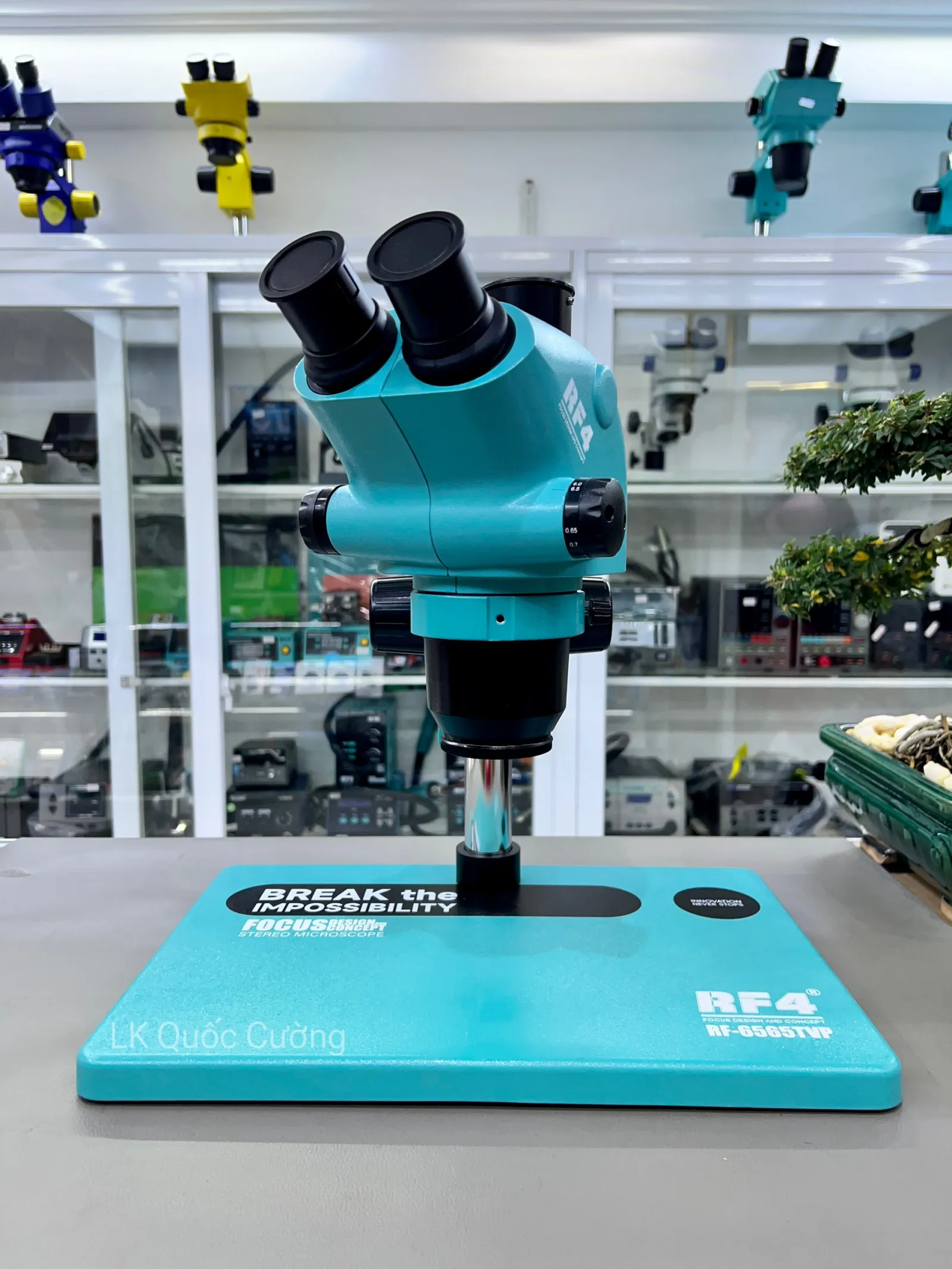 Kính hiển vi RF4 RF-6565TVP