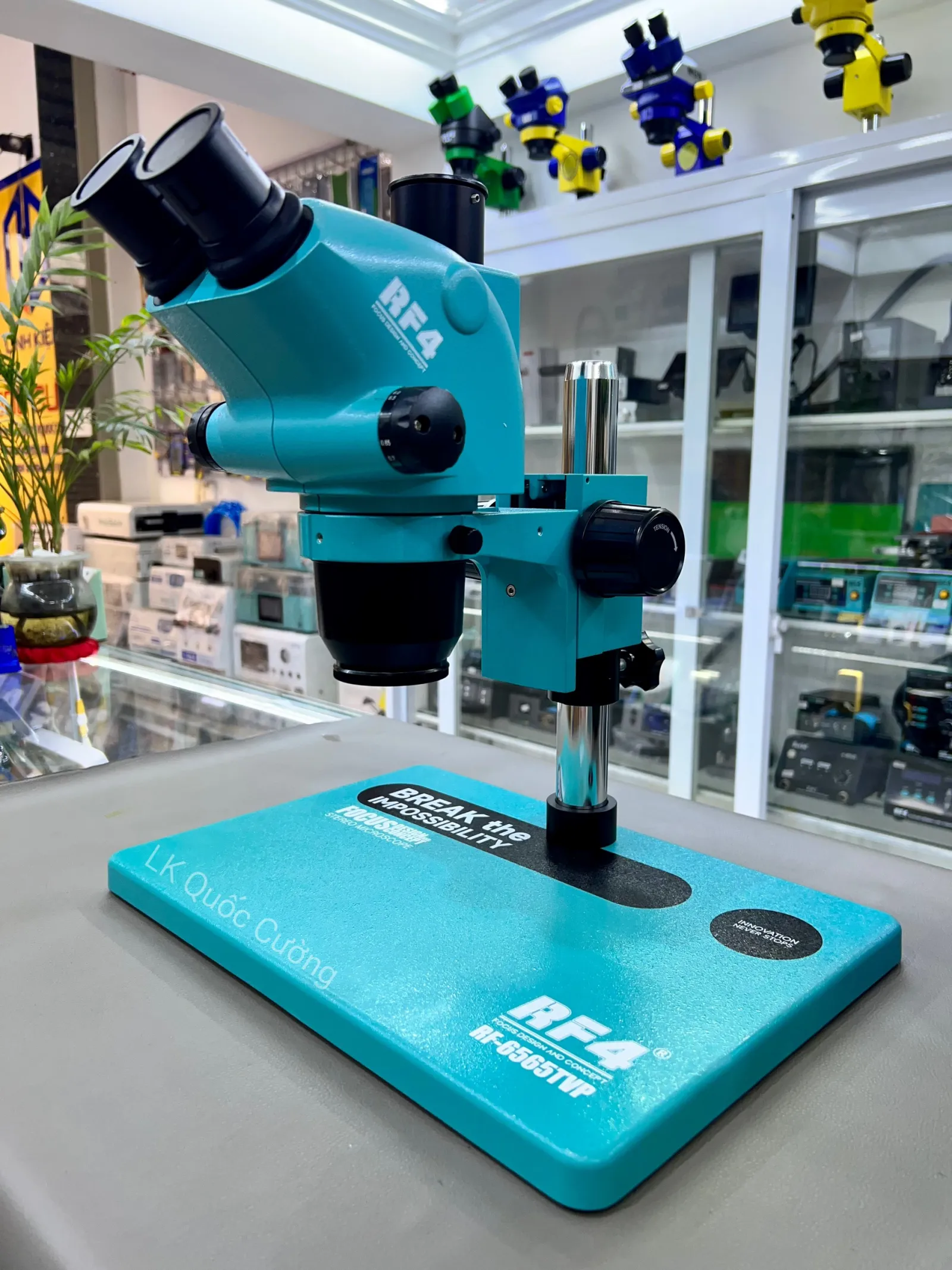 Kính hiển vi RF4 RF-6565TVP