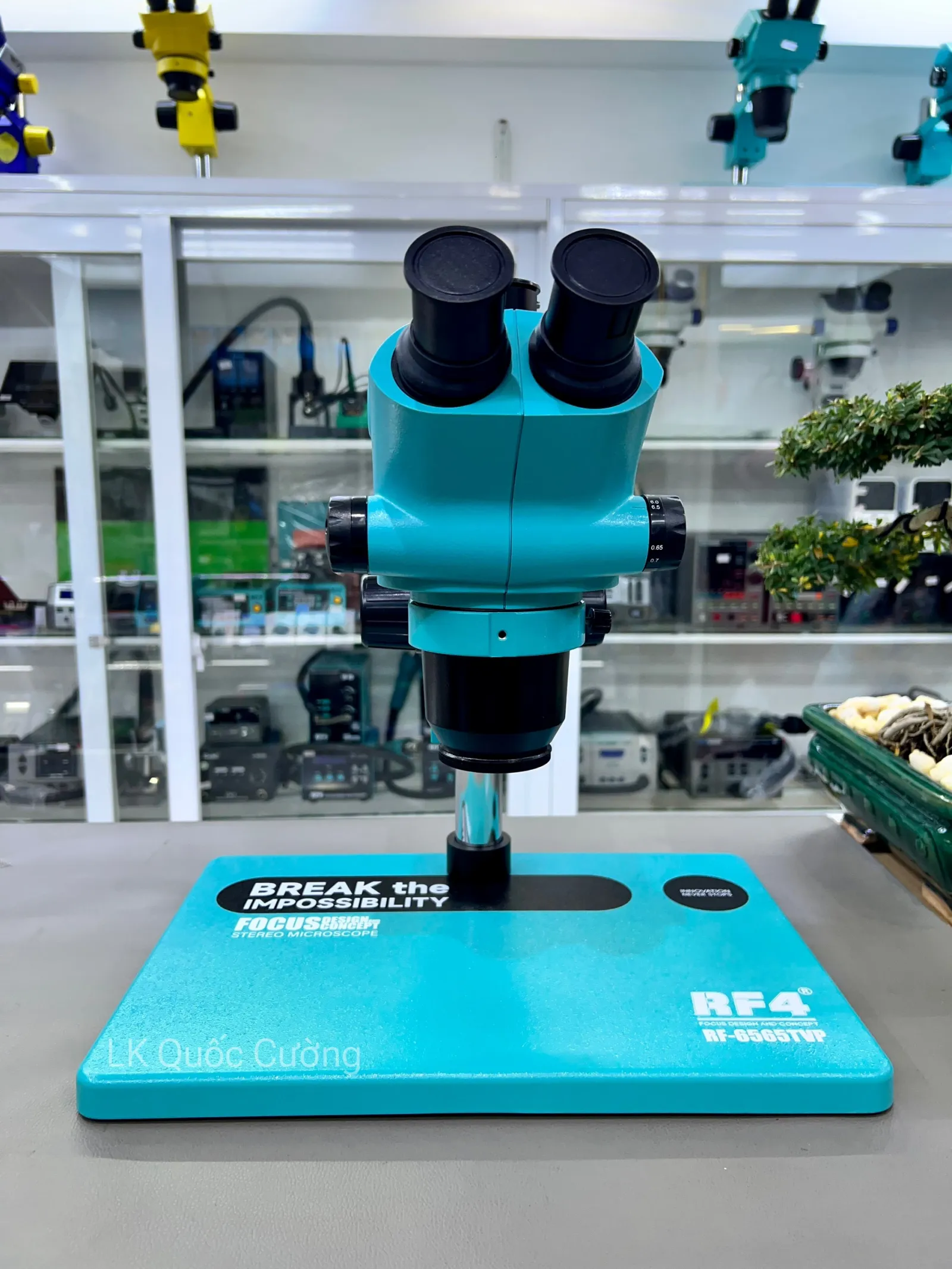 Kính hiển vi RF4 RF-6565TVP