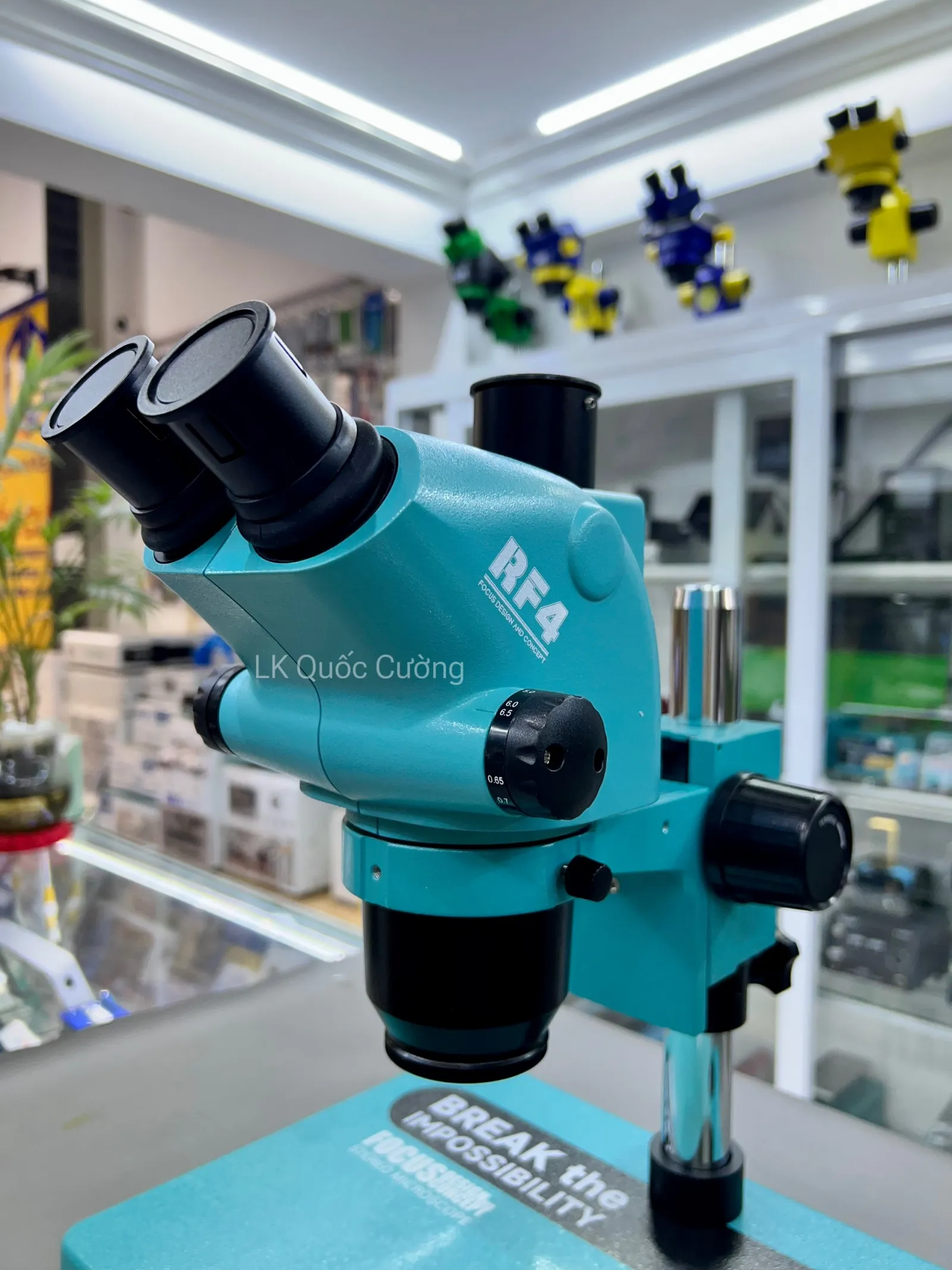 Kính hiển vi RF4 RF-6565TVP