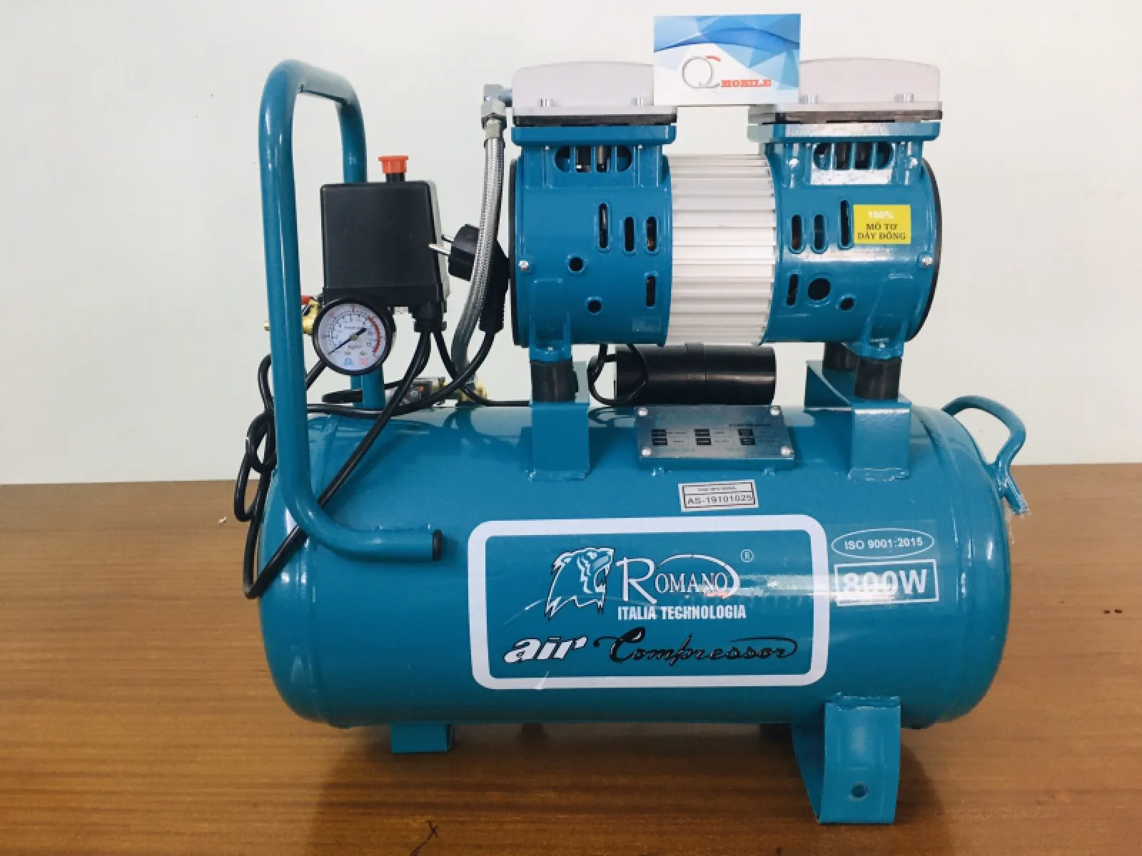 Máy Bơm Không Dầu Chống Ổn 30Lit