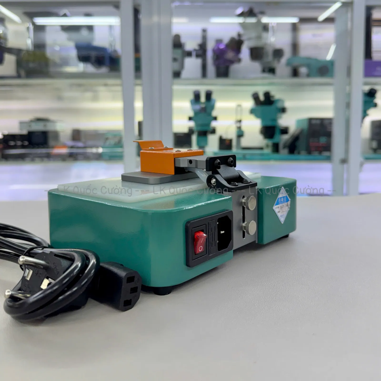 Máy định vị vô keo kính TBK-763