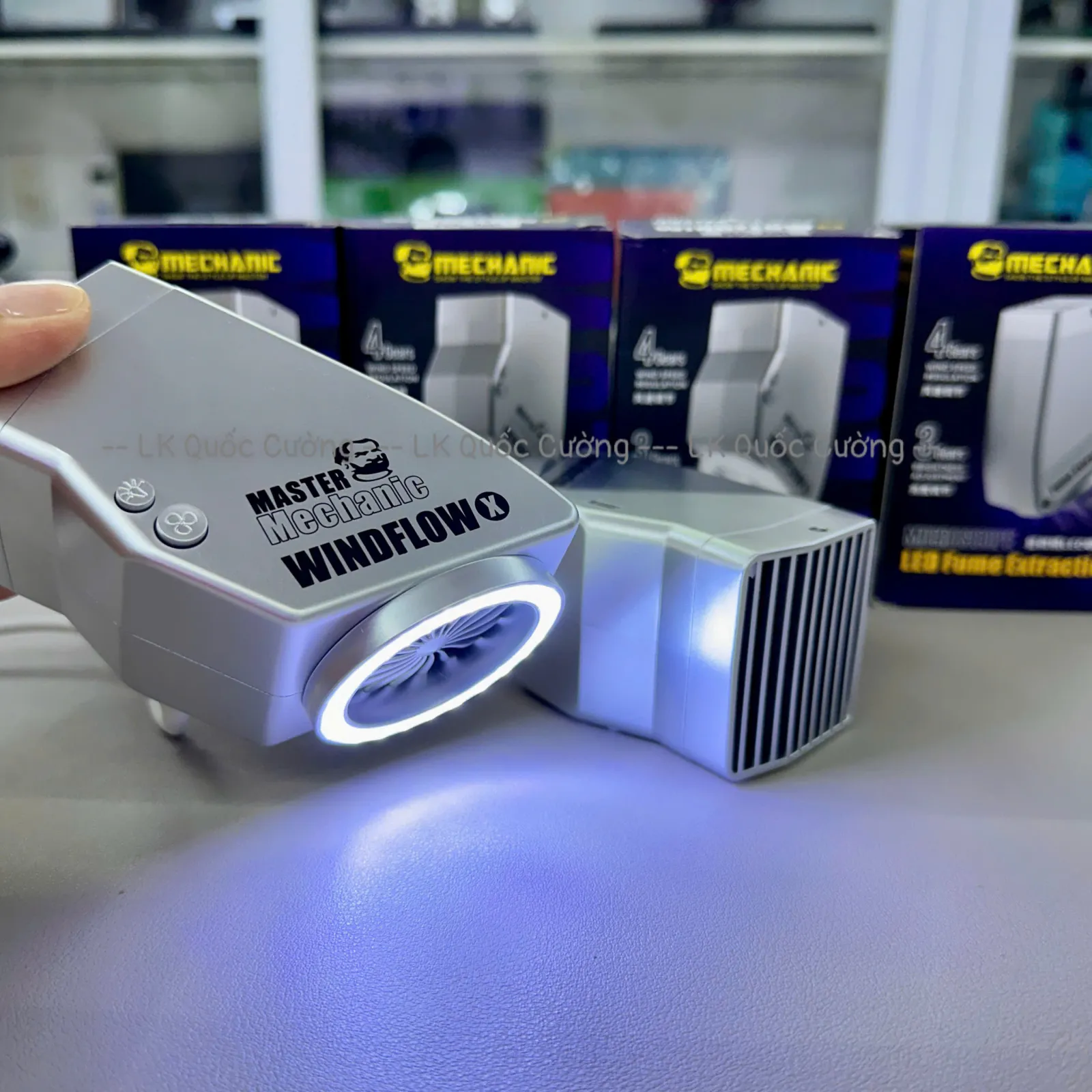 Quạt hút khói kèm đèn kính hiển vi Mechanic WindFlow X