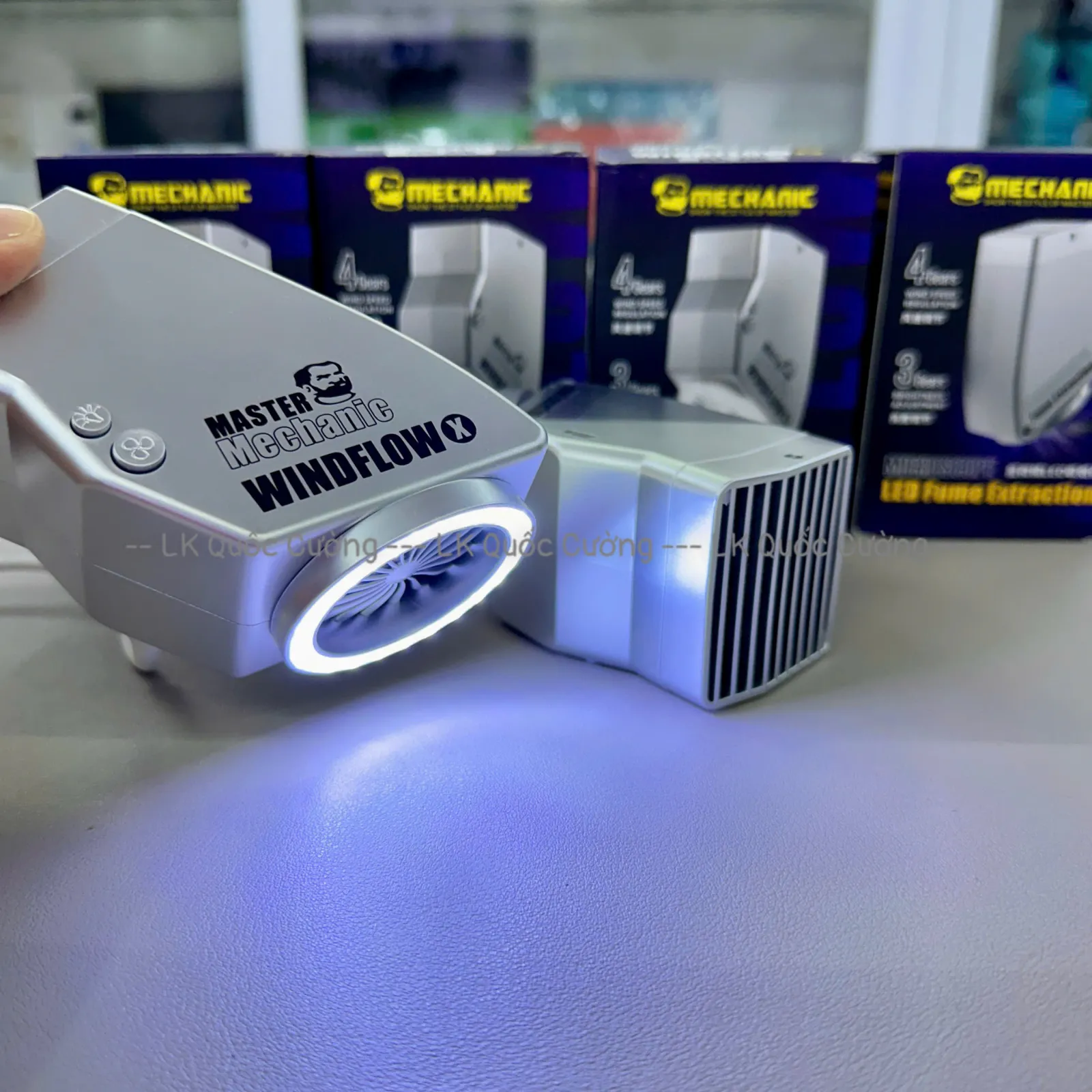 Quạt hút khói kèm đèn kính hiển vi Mechanic WindFlow X