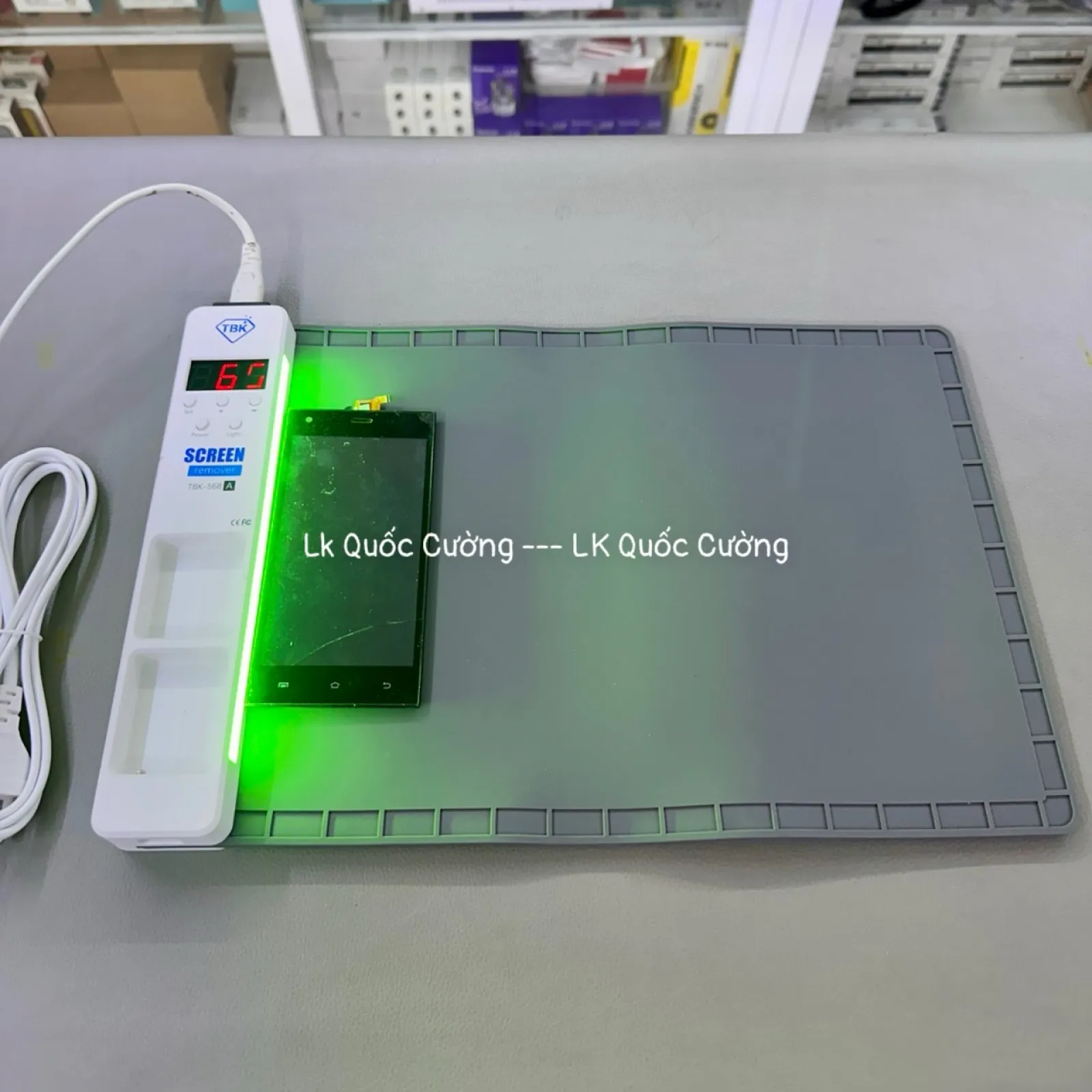 Thảm nhiệt tách màn hình kèm đèn soi bụi TBK 568A