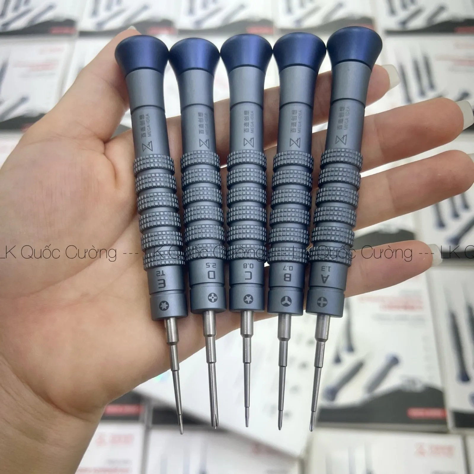 Vít 2D Throne Mega iDea