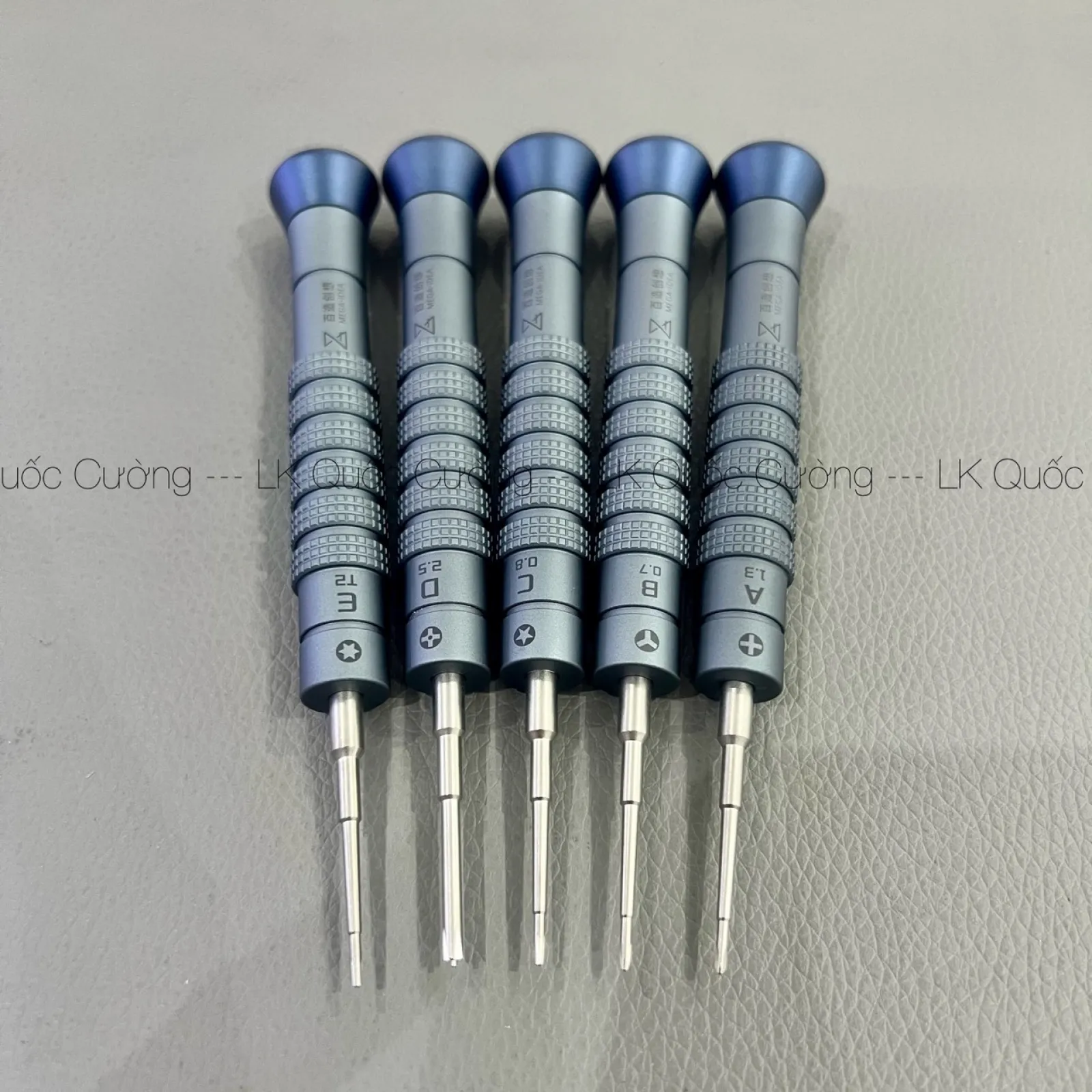 Vít 2D Throne Mega iDea